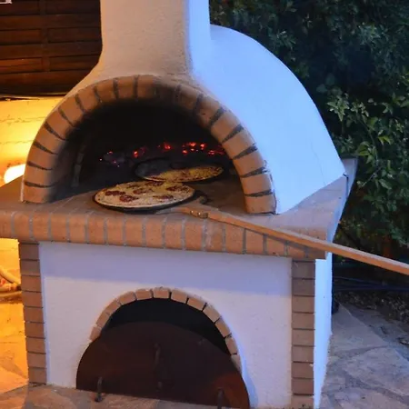 Private Pool Garden Bbq 5' Sea