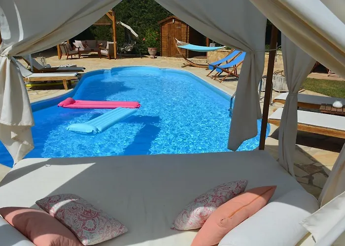 Private Pool Garden Bbq 5' Sea