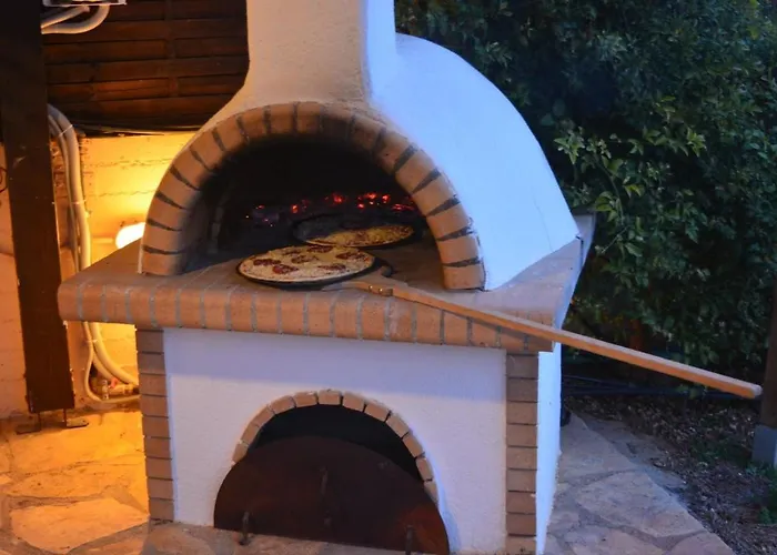 Private Pool Garden Bbq 5' Sea