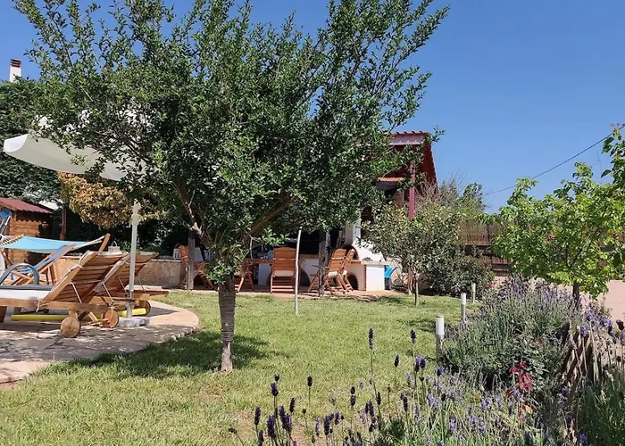 Private Pool Garden Bbq 5' Sea *