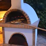 Private Pool Garden Bbq 5' Sea